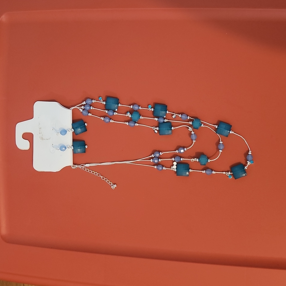 NWT Teal beaded necklace and earrings set